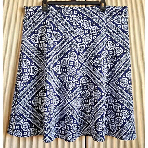 Faith And Joy Dresses & Skirts - Faith and Joy Women's Skirt Size 3X Blue White Floral Flattering Comfort EUC